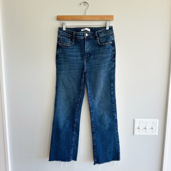 Zara Mid-Rise Raw Hem Straight Leg Jeans Medium Wash 4 - Picture 2 of 11